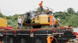 Workshop Petrolindo Megah Perkasa Instalasi Excavator Amphibi